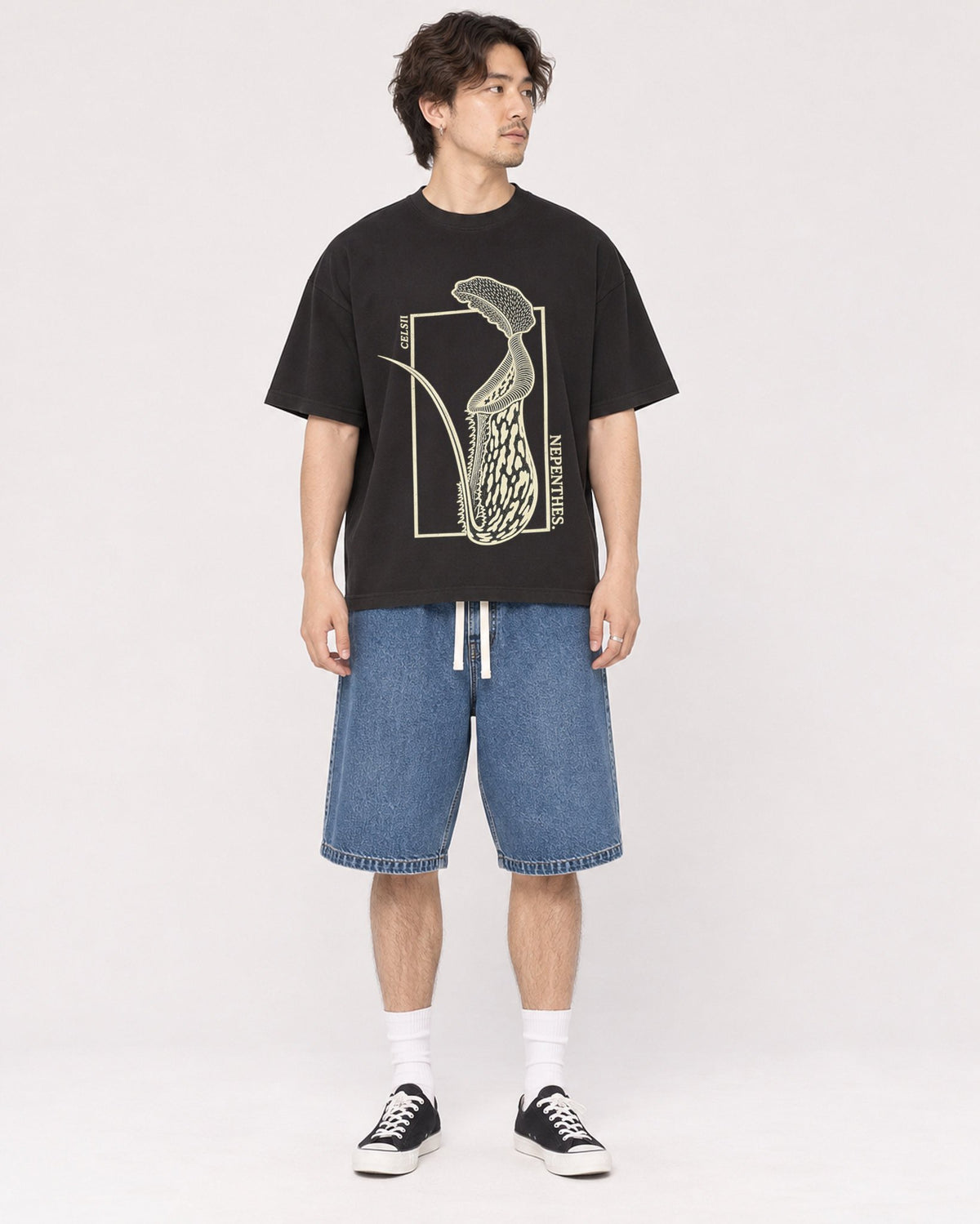 Mockup Boxy Heavyweight Tee Black male full-body 03