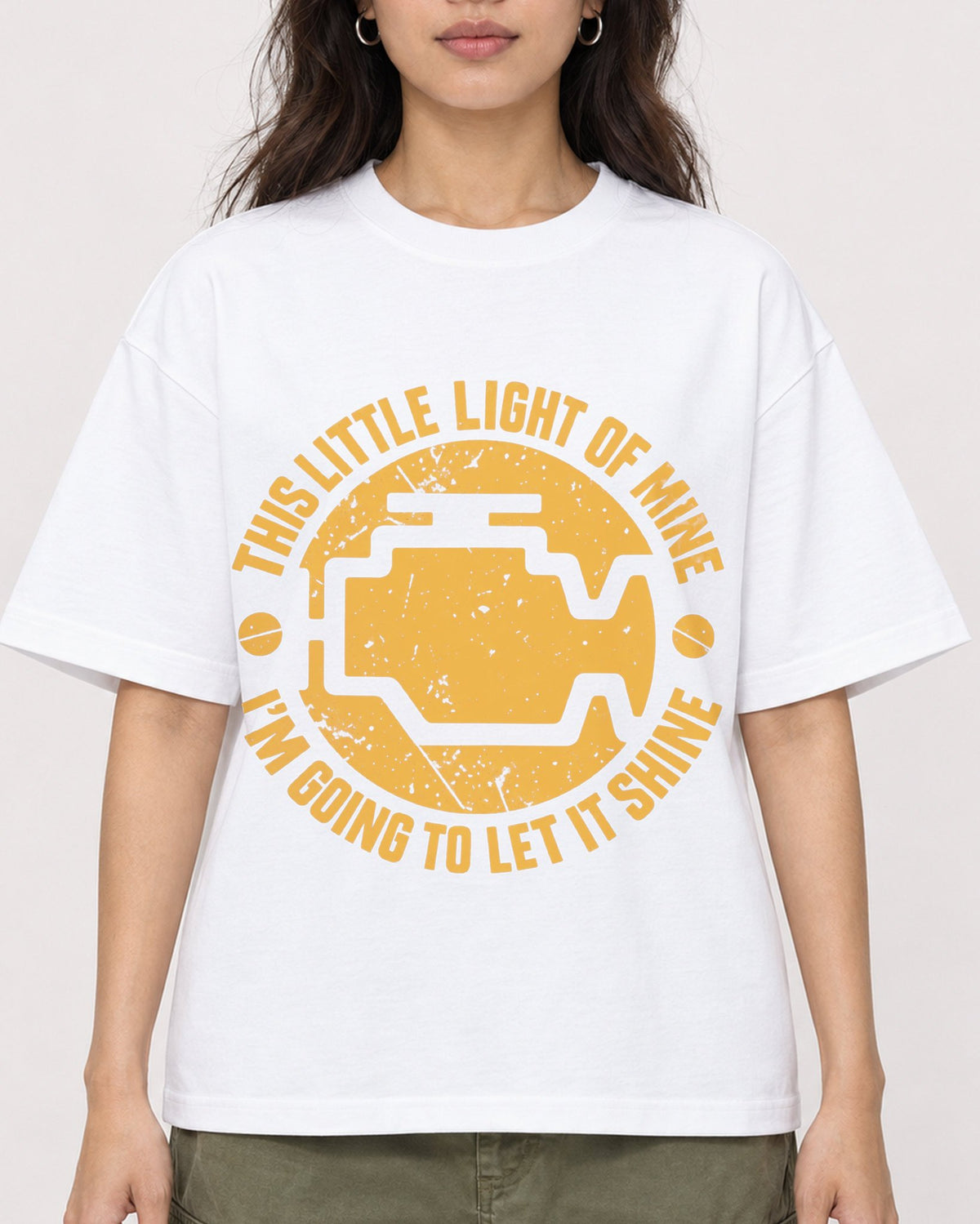 Mockup Boxy Heavyweight Tee White female close-up 02