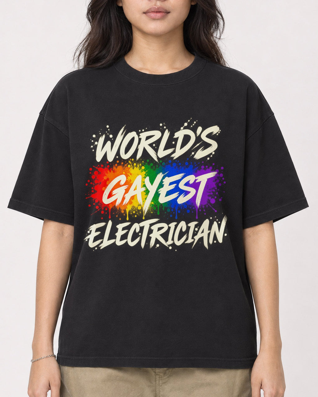 Mockup Boxy Heavyweight Tee Black female close-up 02