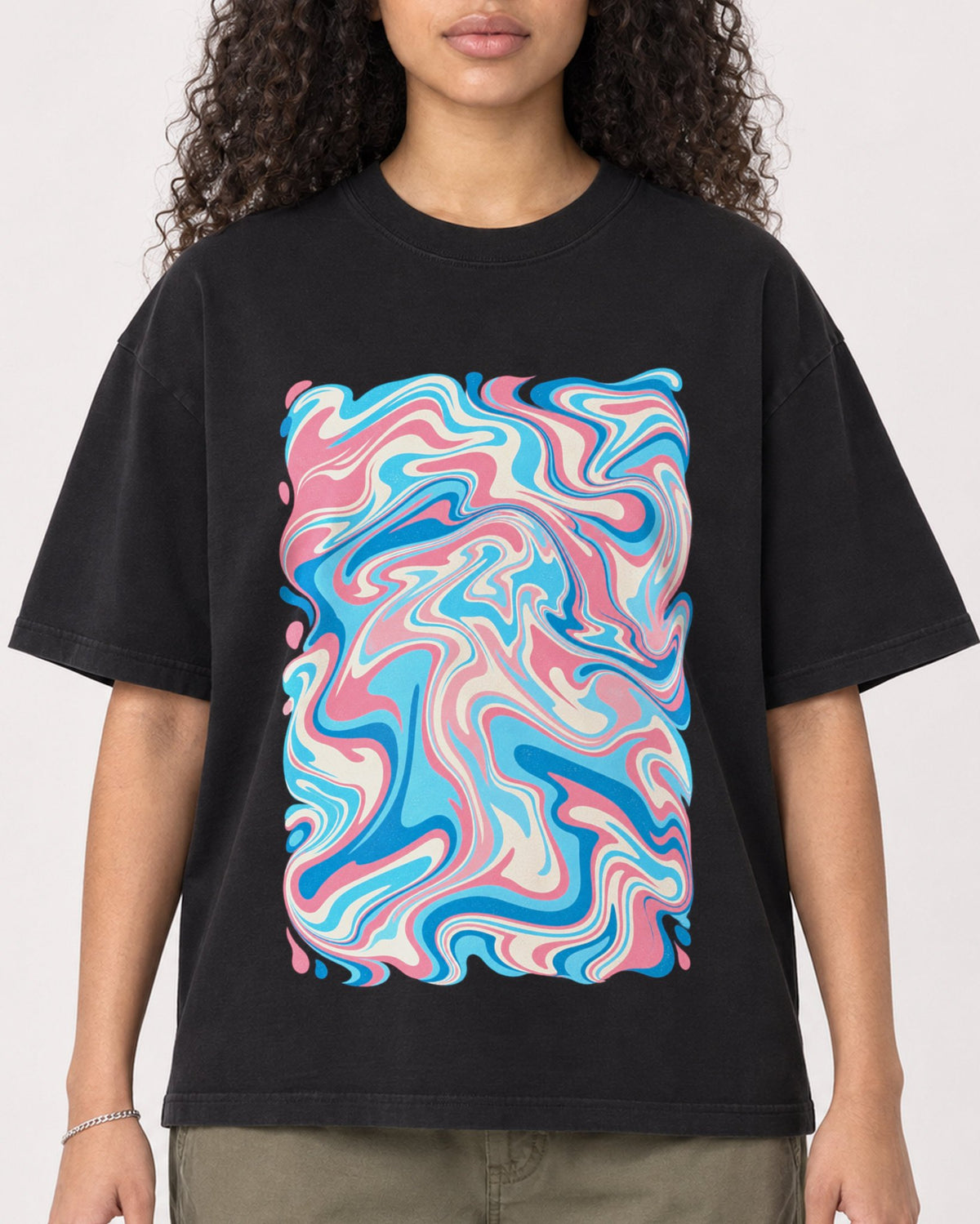 Mockup Boxy Heavyweight Tee Black female close-up 10