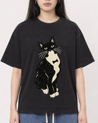 Mockup Boxy Heavyweight Tee Black female close-up 01