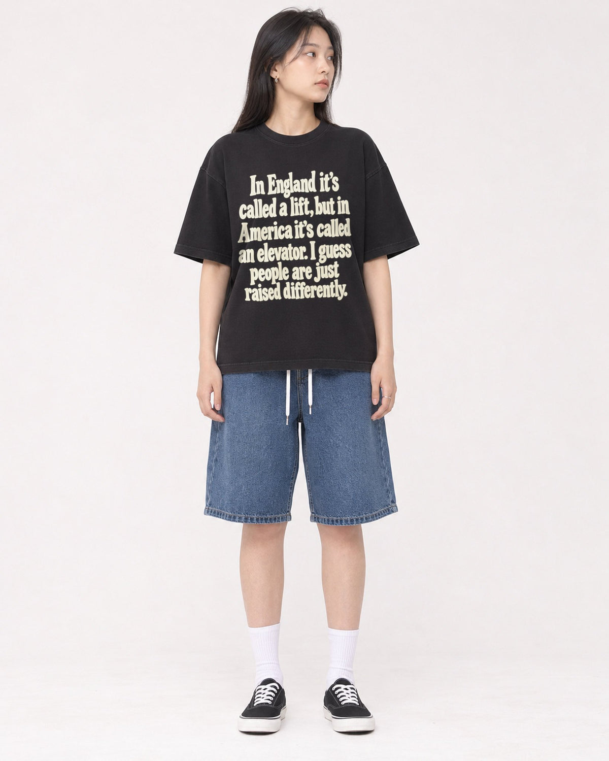 Mockup Boxy Heavyweight Tee Black female full-body 01