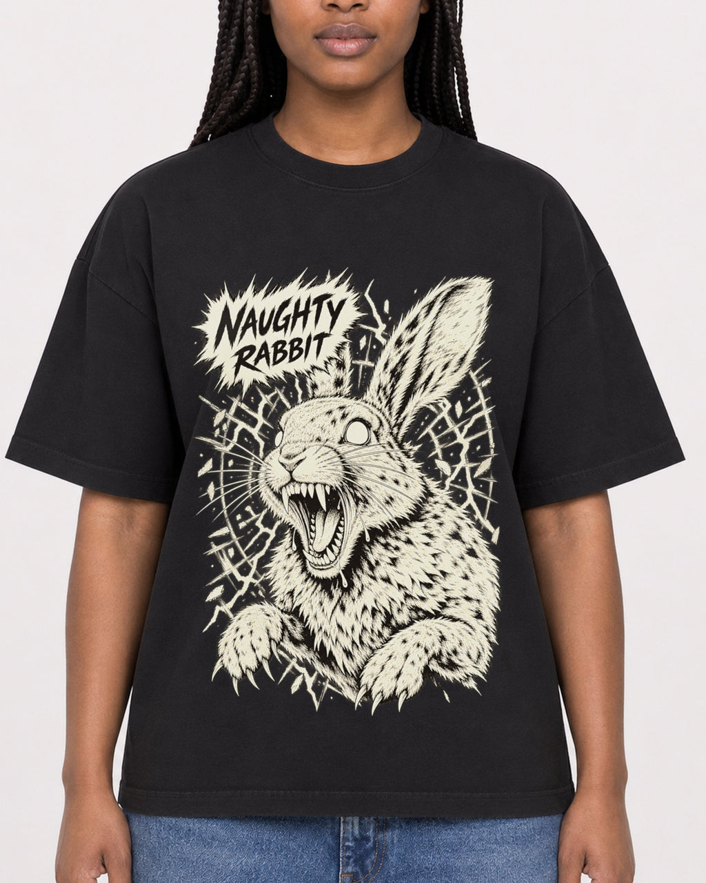 Mockup Boxy Heavyweight Tee Black female close-up 04
