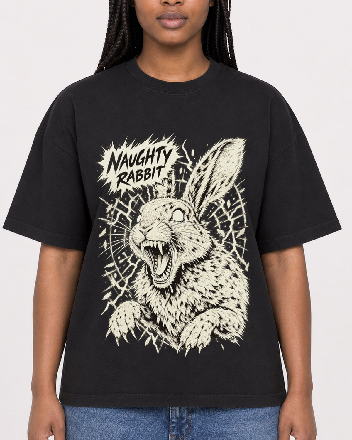 Mockup Boxy Heavyweight Tee Black female close-up 04