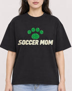 Mockup Boxy Heavyweight Tee Black female close-up 03