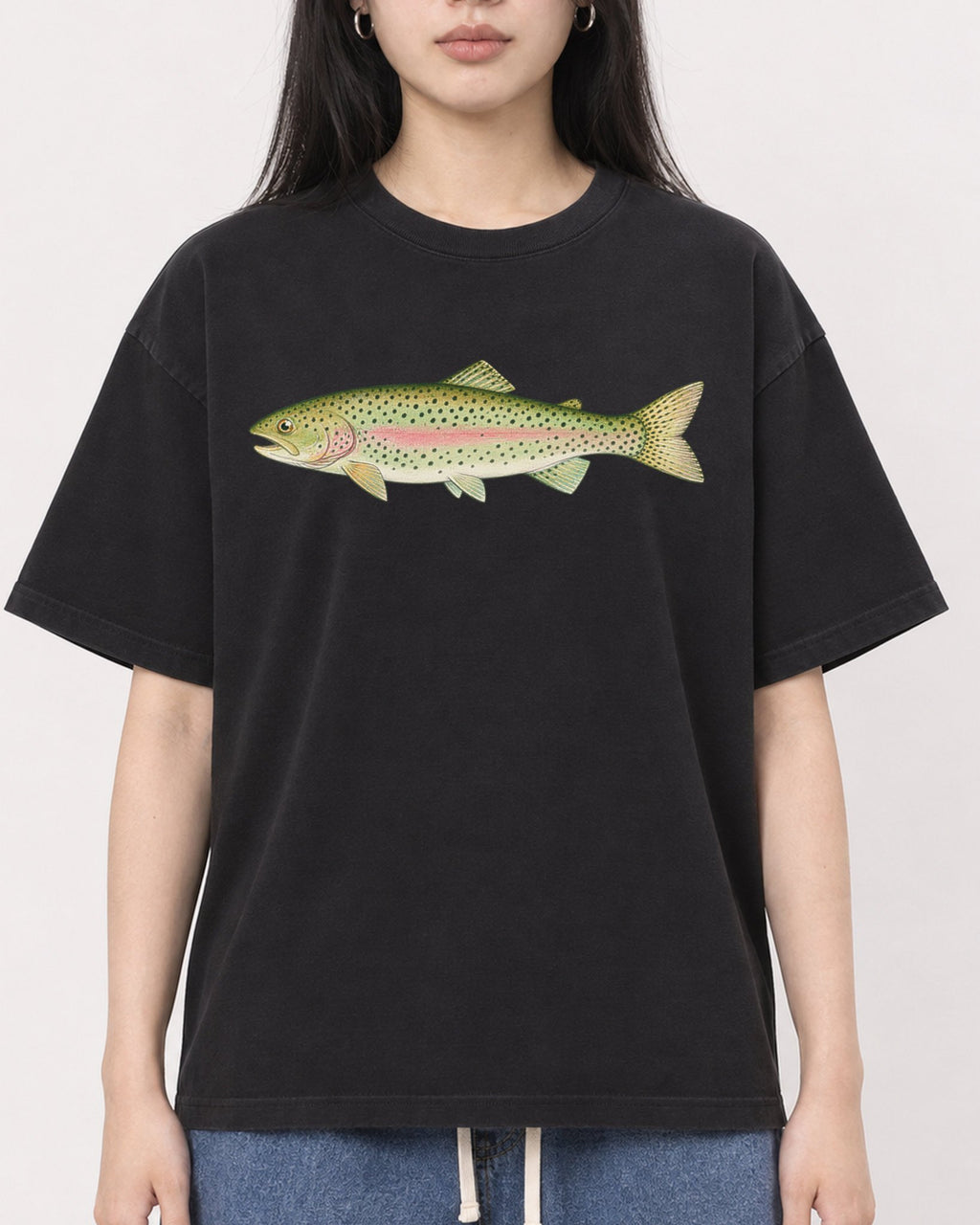 Mockup Boxy Heavyweight Tee Black female close-up 01