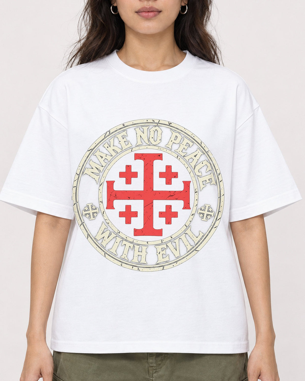 Mockup Boxy Heavyweight Tee White female close-up 02