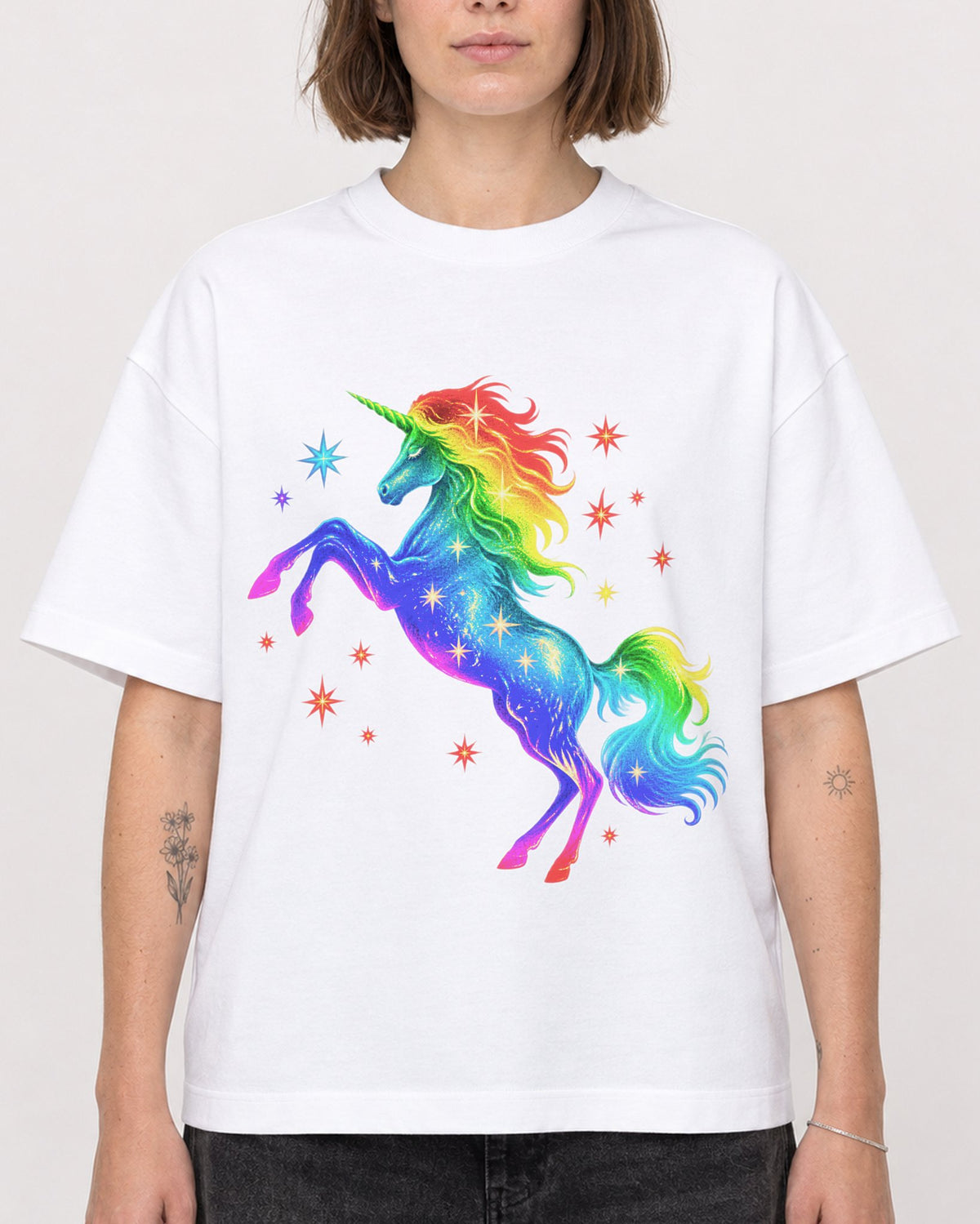 Mockup Boxy Heavyweight Tee White female close-up 18