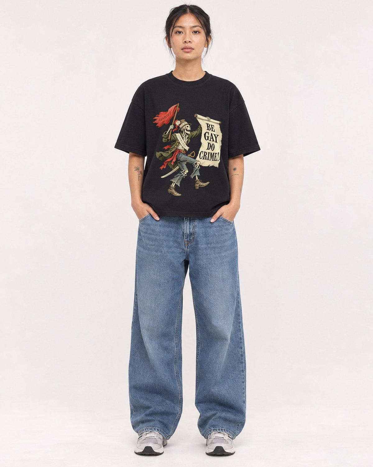Mockup Boxy Heavyweight Tee Black female full-body 12
