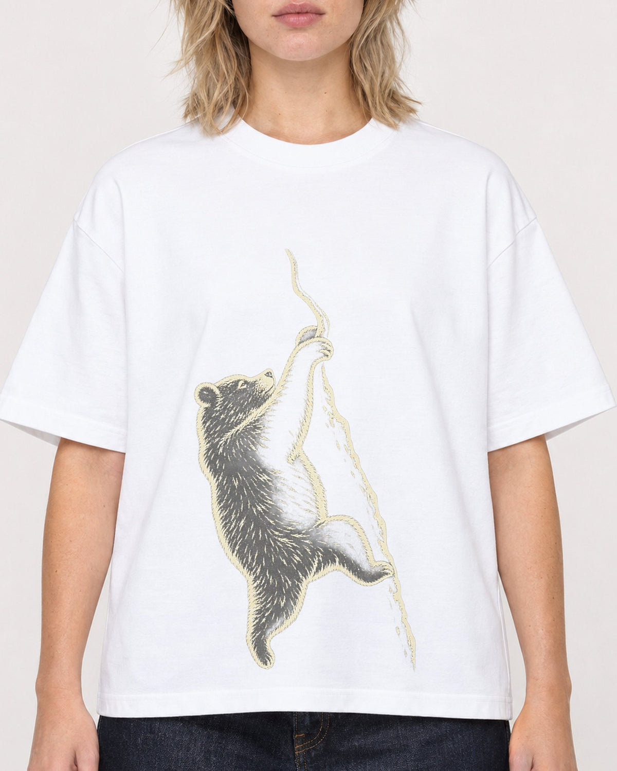 Mockup Boxy Heavyweight Tee White female close-up 19