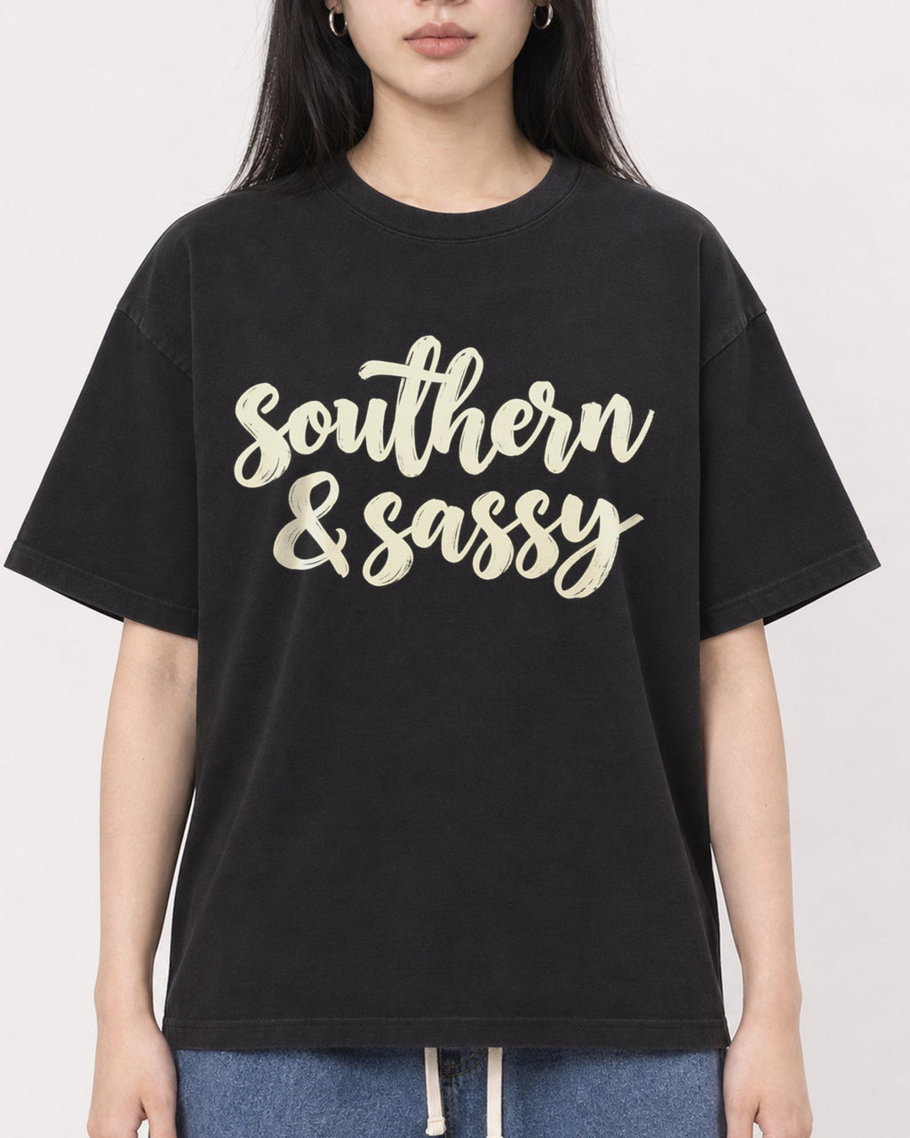 Mockup Boxy Heavyweight Tee Black female close-up 01