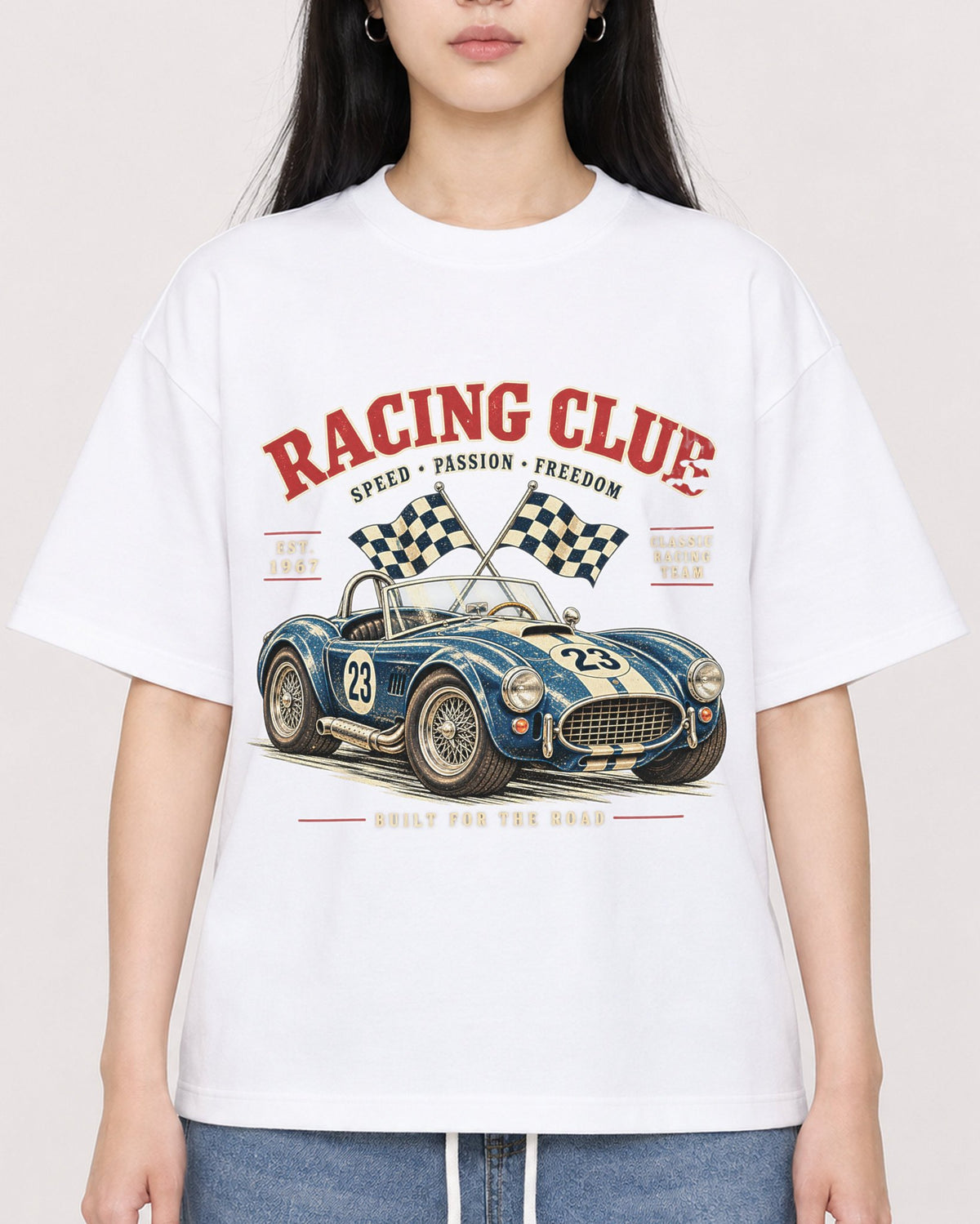 Mockup Boxy Heavyweight Tee White female close-up 01