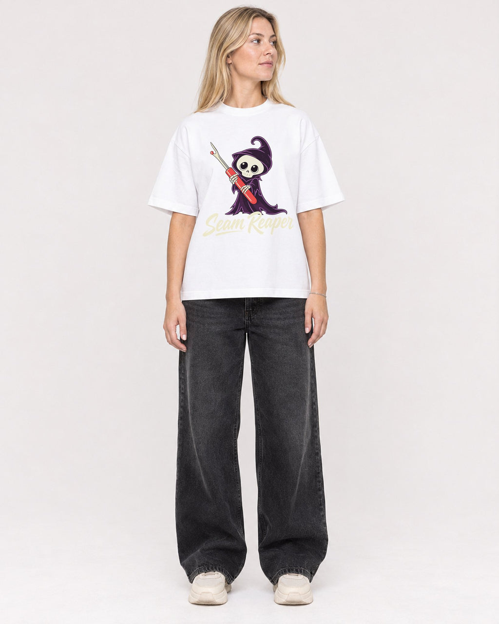 Mockup Boxy Heavyweight Tee White female full-body 08