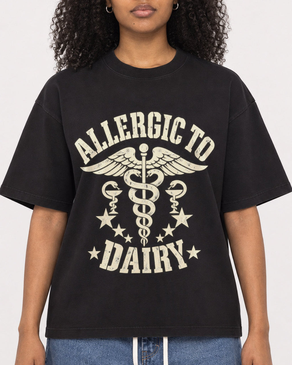 Mockup Boxy Heavyweight Tee Black female close-up 05