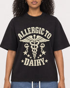 Mockup Boxy Heavyweight Tee Black female close-up 05