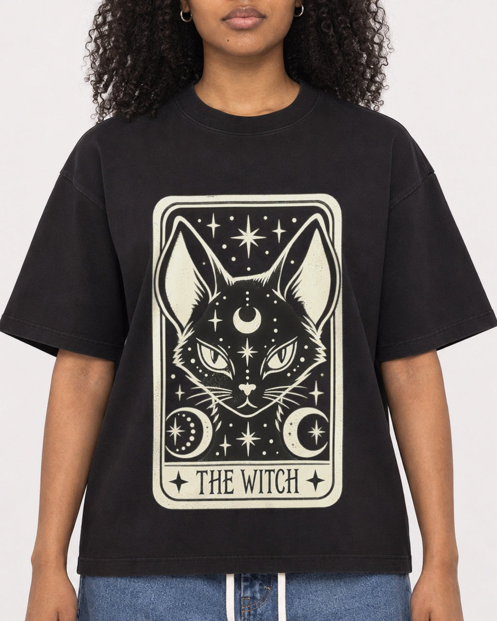 Mockup Boxy Heavyweight Tee Black female close-up 05