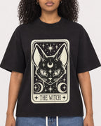 Mockup Boxy Heavyweight Tee Black female close-up 05