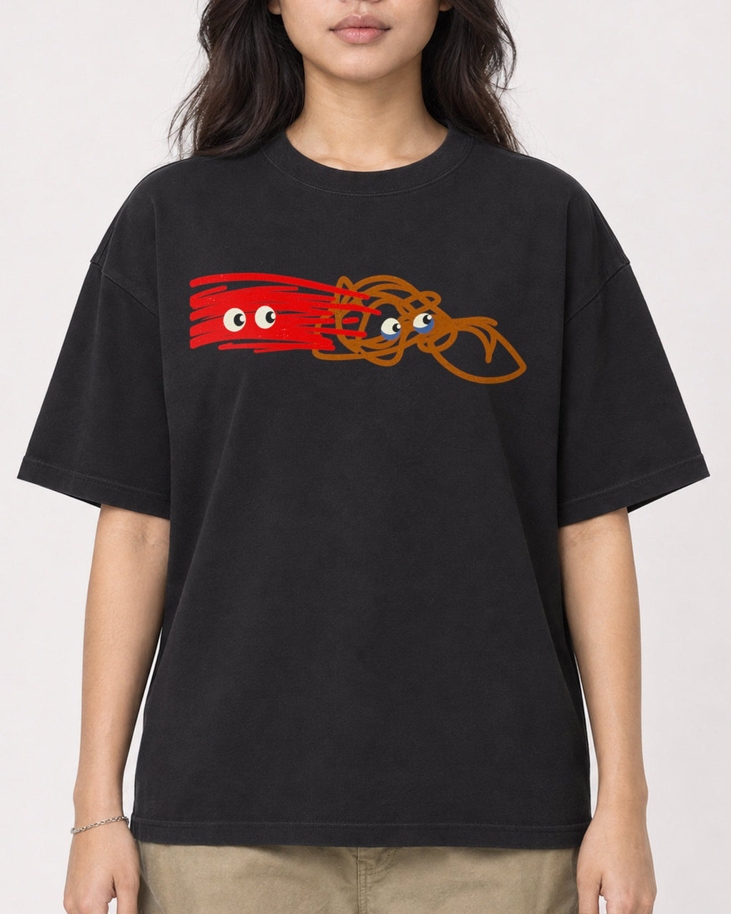Mockup Boxy Heavyweight Tee Black female close-up 02