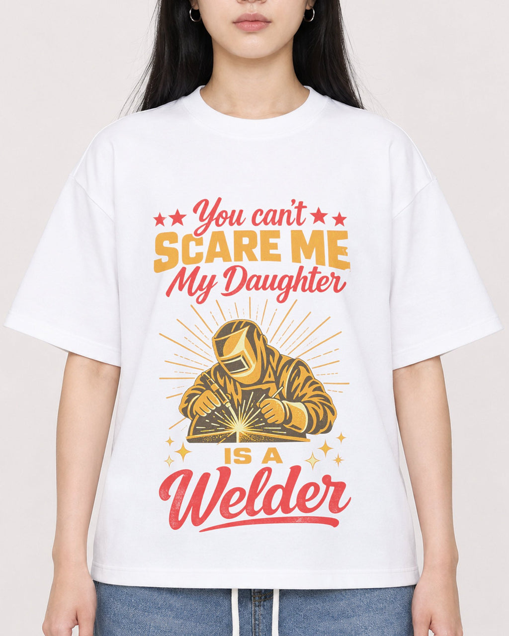 Mockup Boxy Heavyweight Tee White female close-up 01