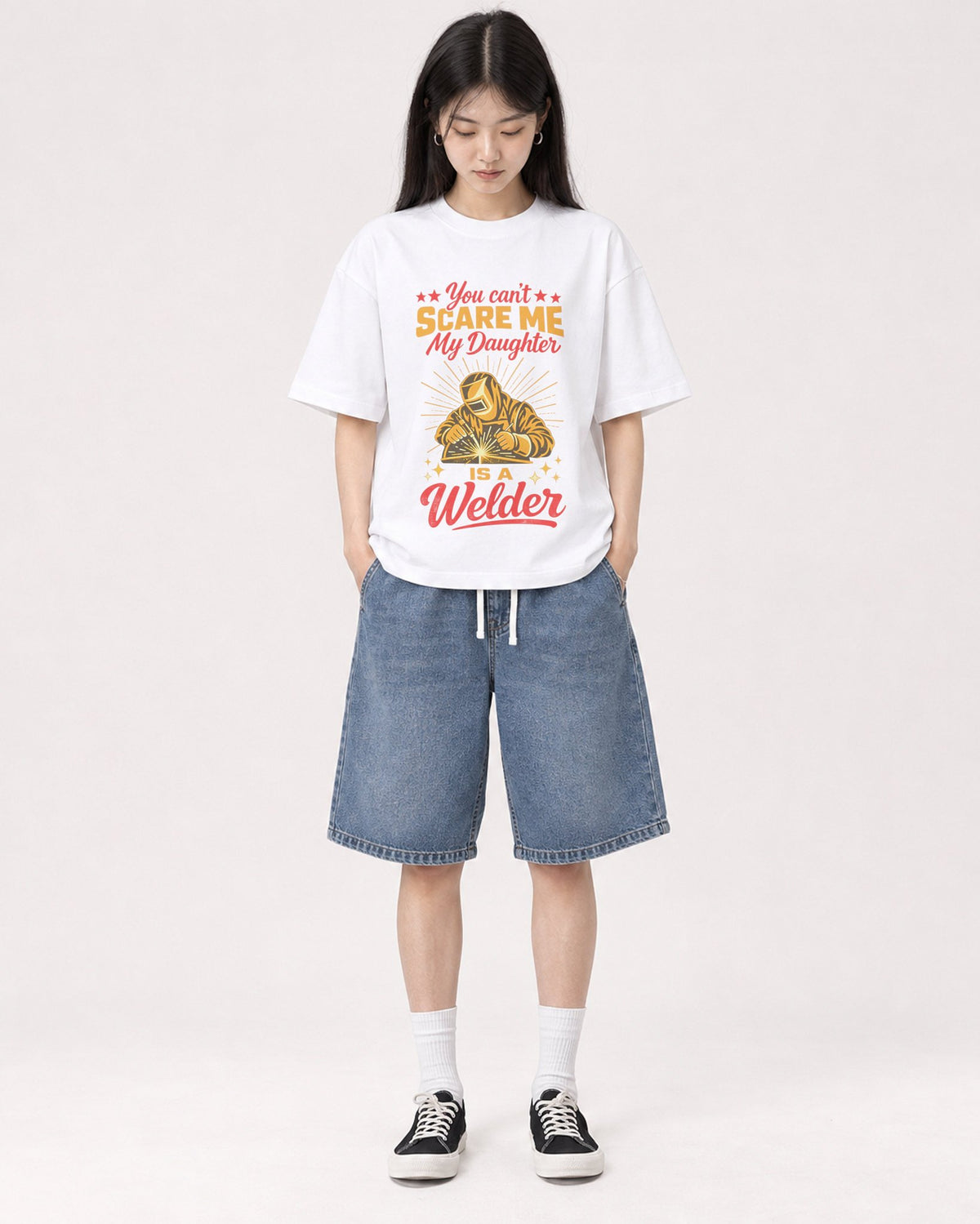 Mockup Boxy Heavyweight Tee White female full-body 01