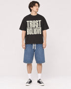 Mockup Boxy Heavyweight Tee Black male full-body 03
