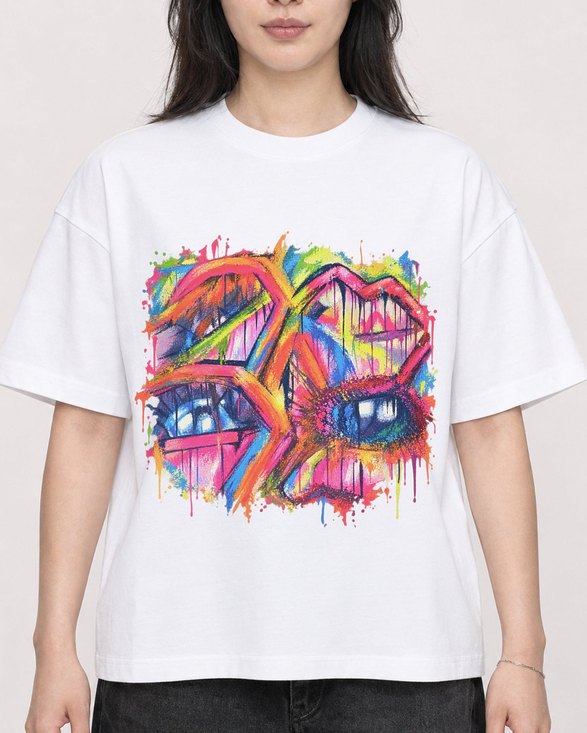 Mockup Boxy Heavyweight Tee White female close-up 13