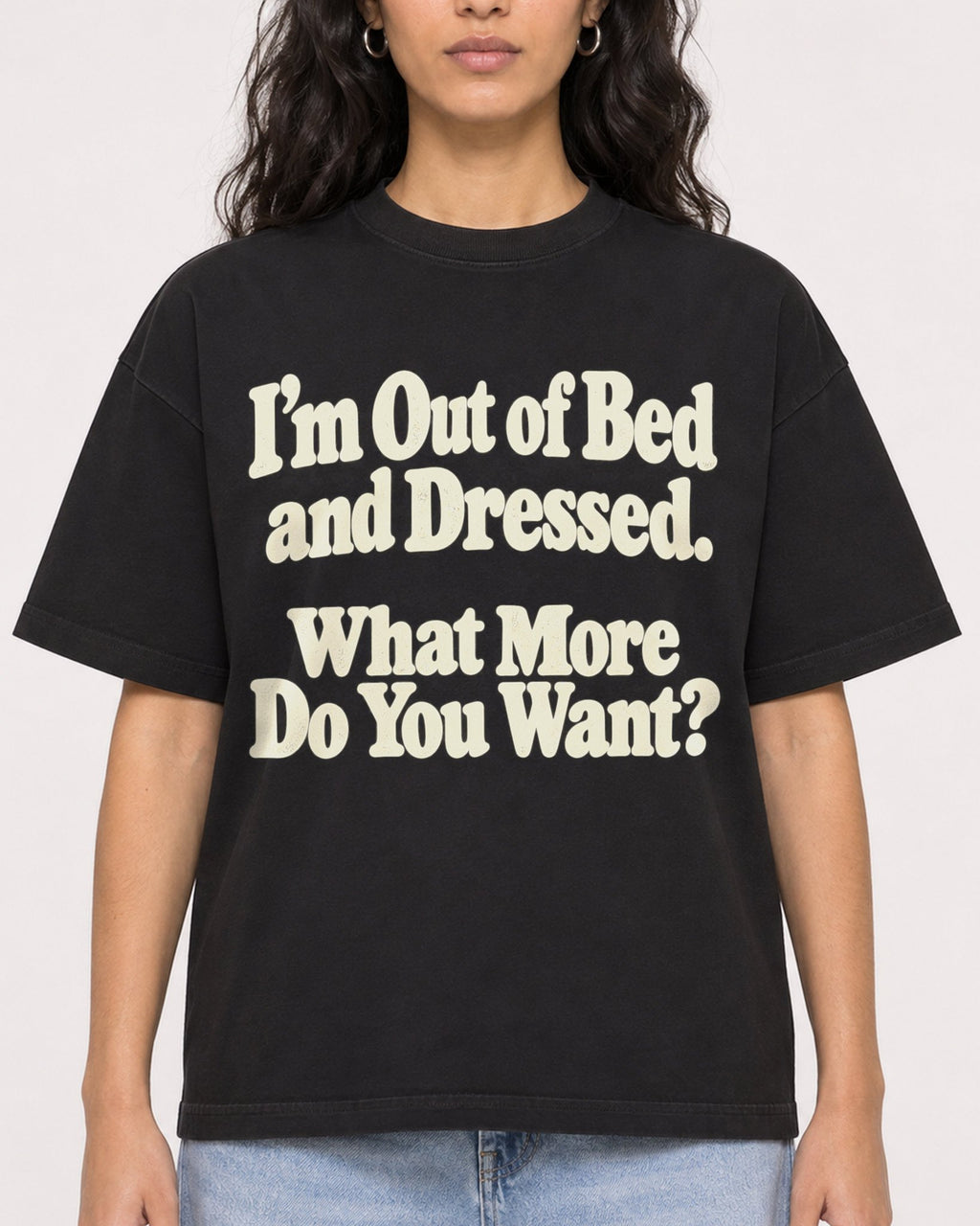 Mockup Boxy Heavyweight Tee Black female close-up 07