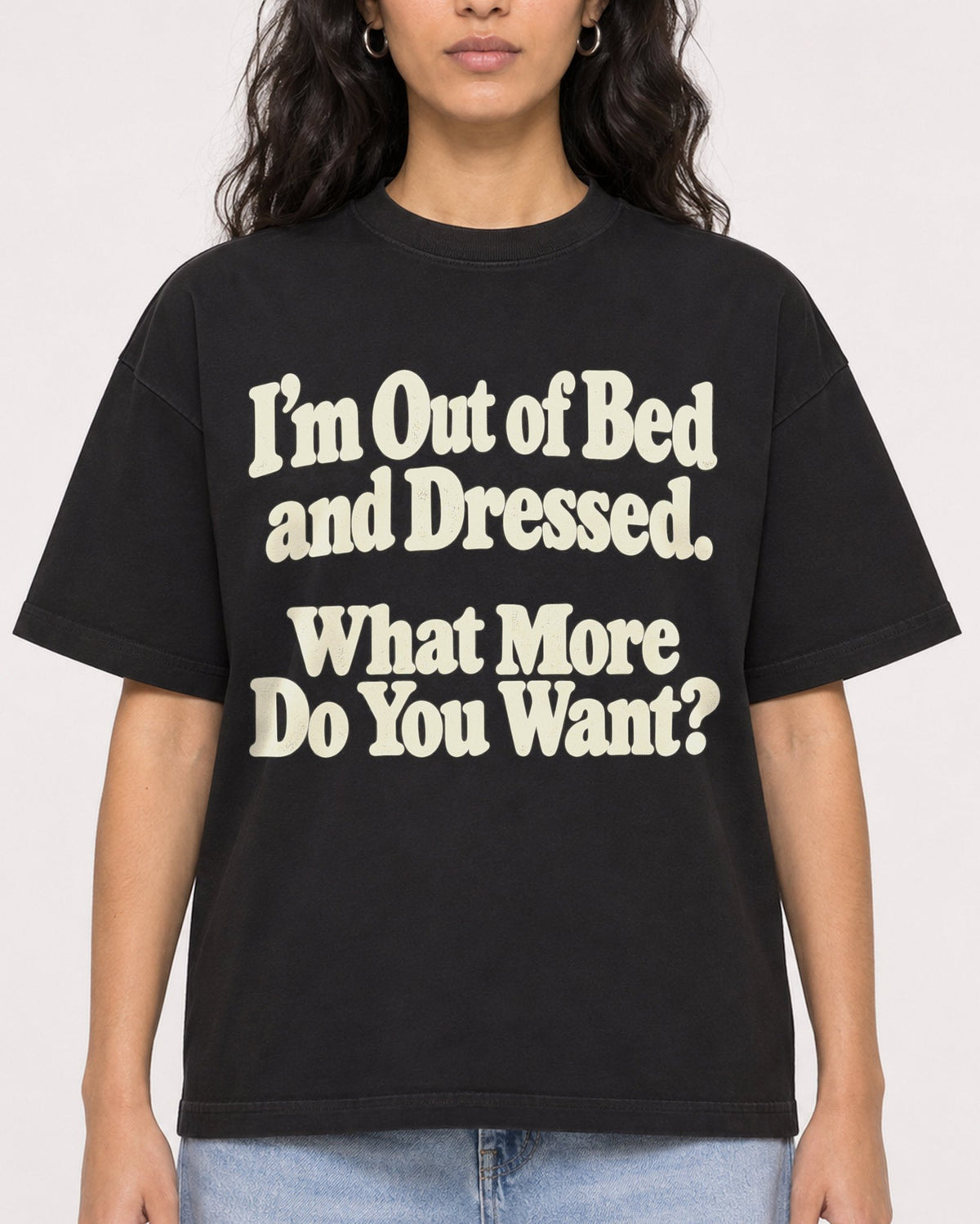 Mockup Boxy Heavyweight Tee Black female close-up 07
