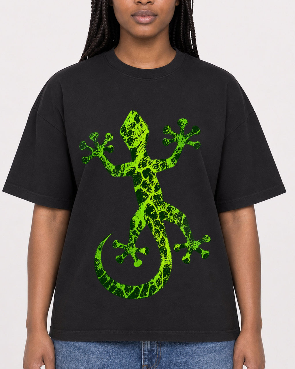 Mockup Boxy Heavyweight Tee Black female close-up 04