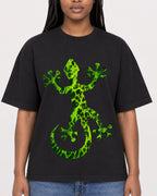 Mockup Boxy Heavyweight Tee Black female close-up 04