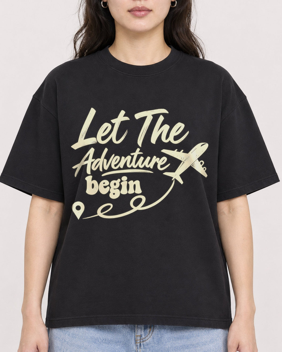 Mockup Boxy Heavyweight Tee Black female close-up 03