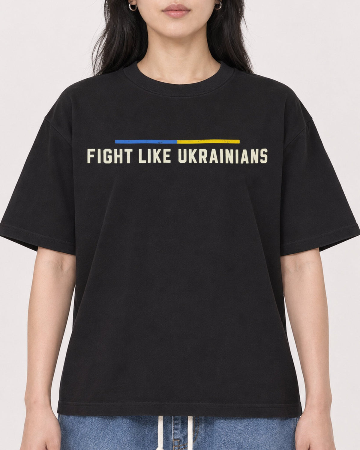 Mockup Boxy Heavyweight Tee Black female close-up 13