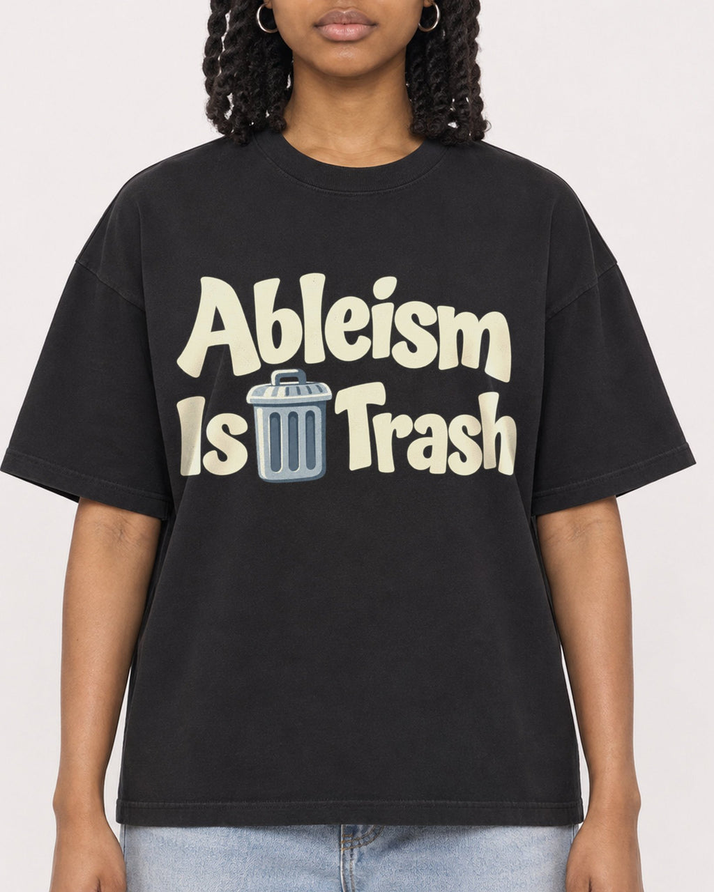 Mockup Boxy Heavyweight Tee Black female close-up 15