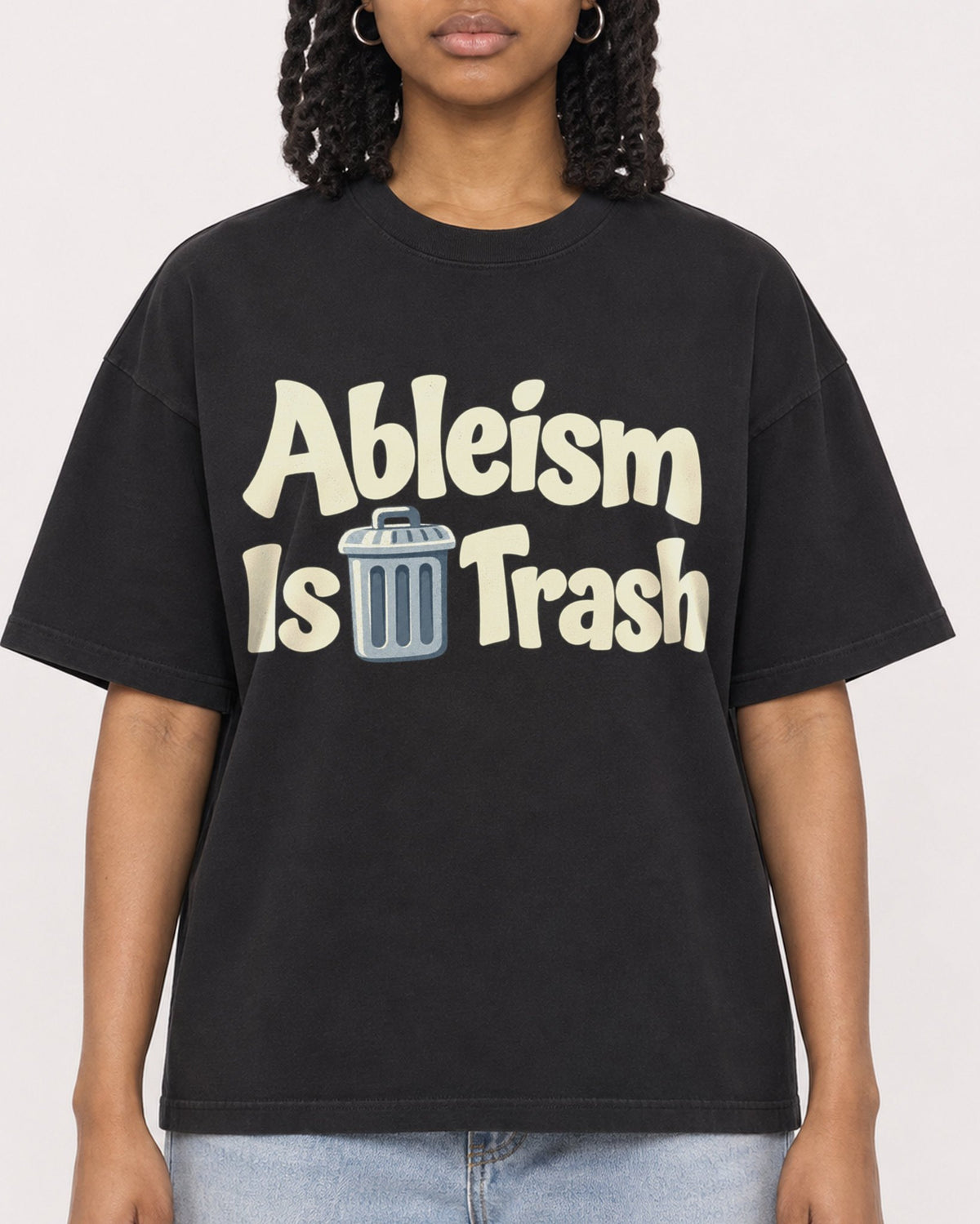Mockup Boxy Heavyweight Tee Black female close-up 15