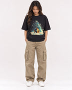 Mockup Boxy Heavyweight Tee Black female full-body 02