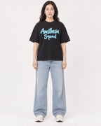 Mockup Boxy Heavyweight Tee Black female full-body 03