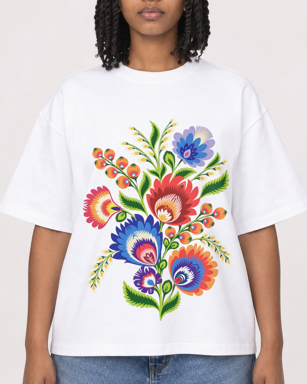 Mockup Boxy Heavyweight Tee White female close-up 15