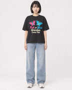 Mockup Boxy Heavyweight Tee Black female full-body 11
