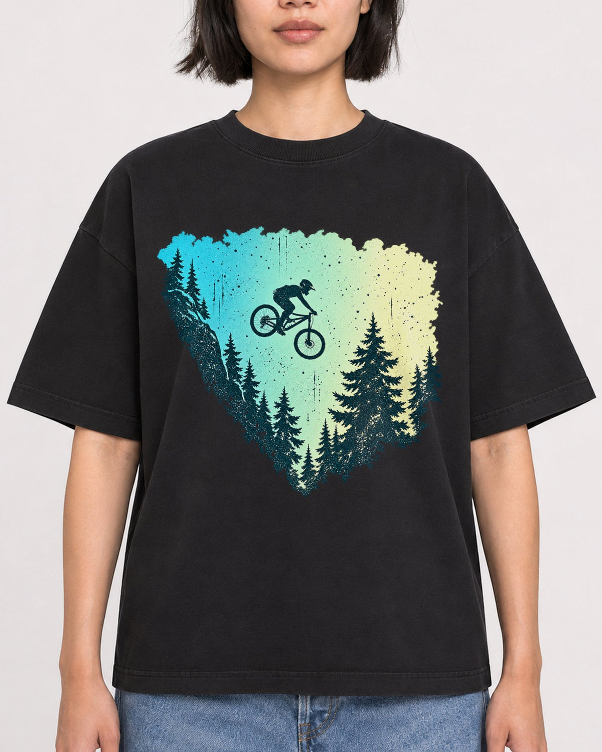 Mockup Boxy Heavyweight Tee Black female close-up 32