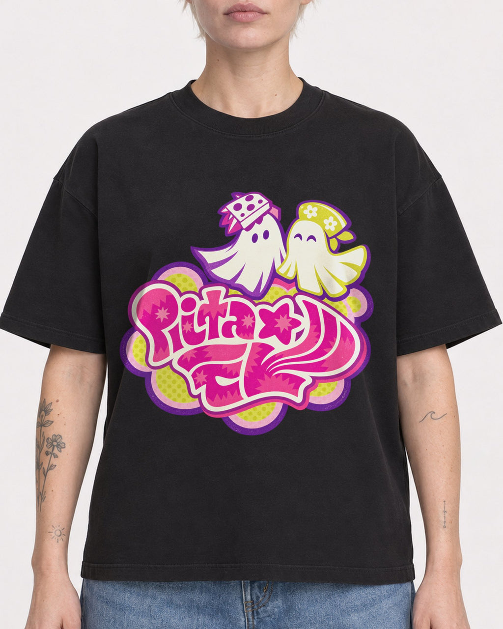 Mockup Boxy Heavyweight Tee Black female close-up 48