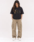 Mockup Boxy Heavyweight Tee Black female full-body 02