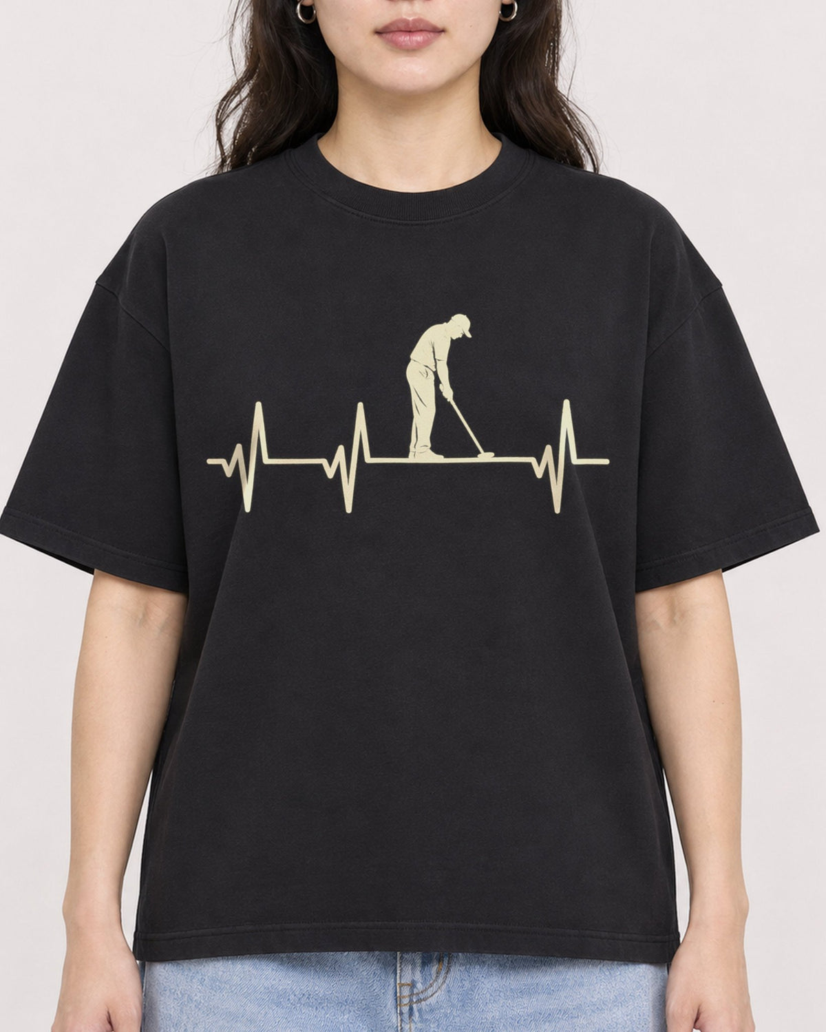 Mockup Boxy Heavyweight Tee Black female close-up 03