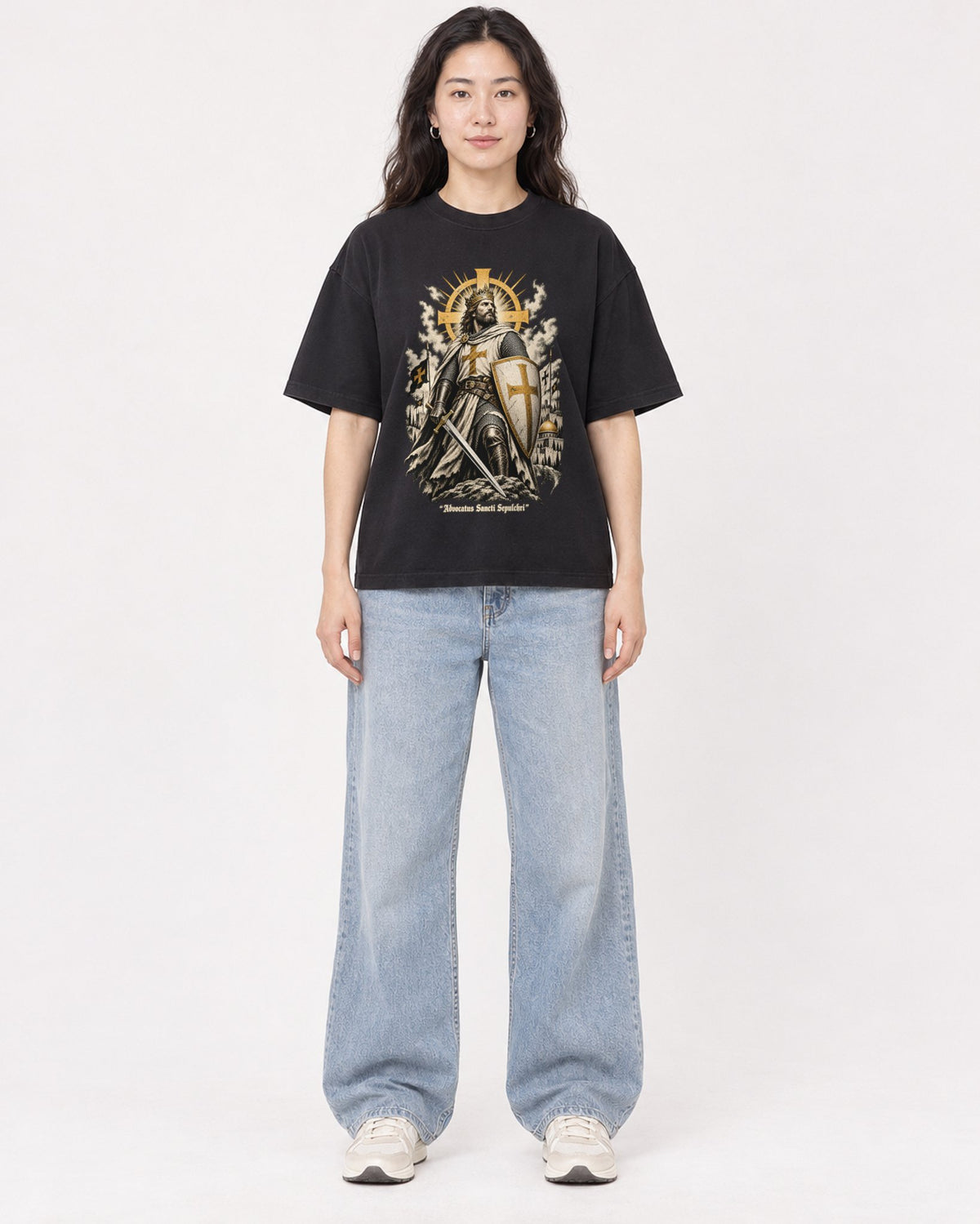 Mockup Boxy Heavyweight Tee Black female full-body 03