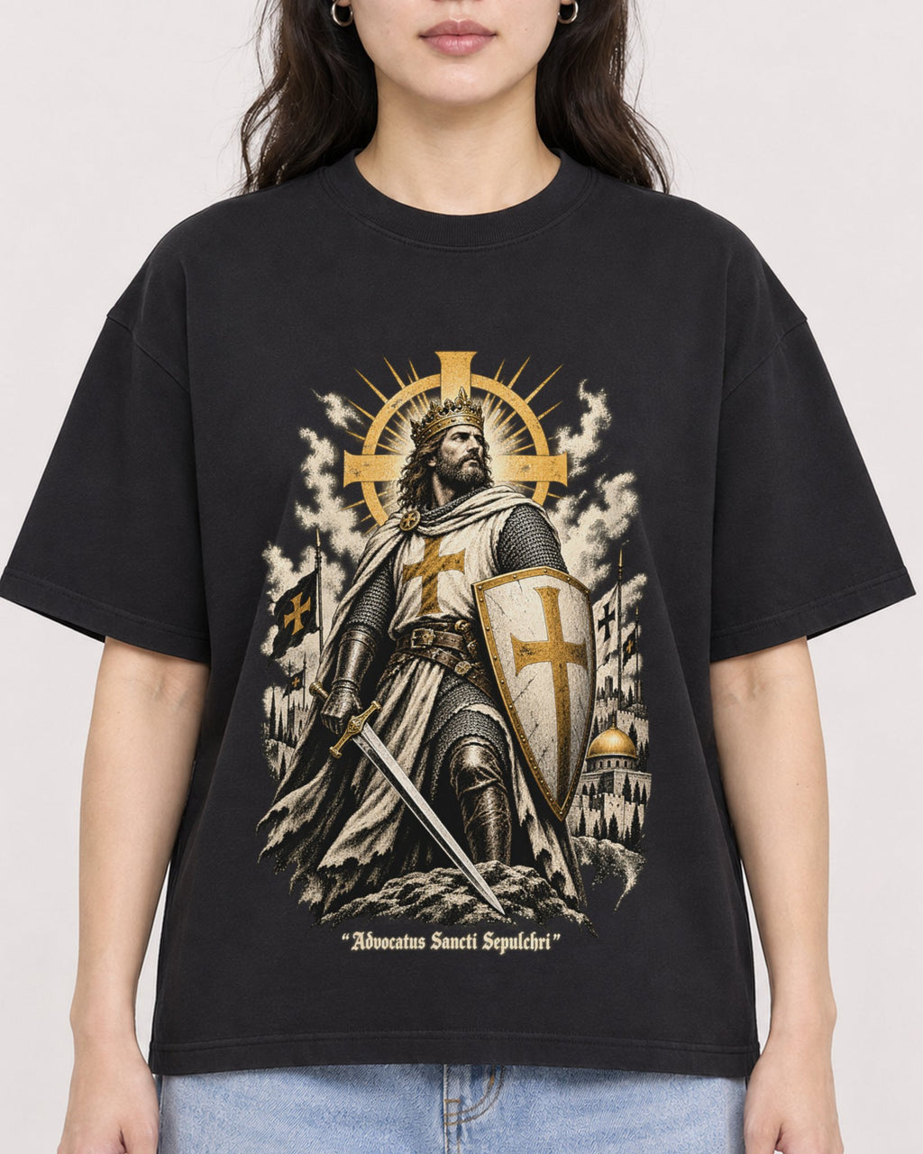 Mockup Boxy Heavyweight Tee Black female close-up 03