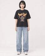 Mockup Boxy Heavyweight Tee Black female full-body 11