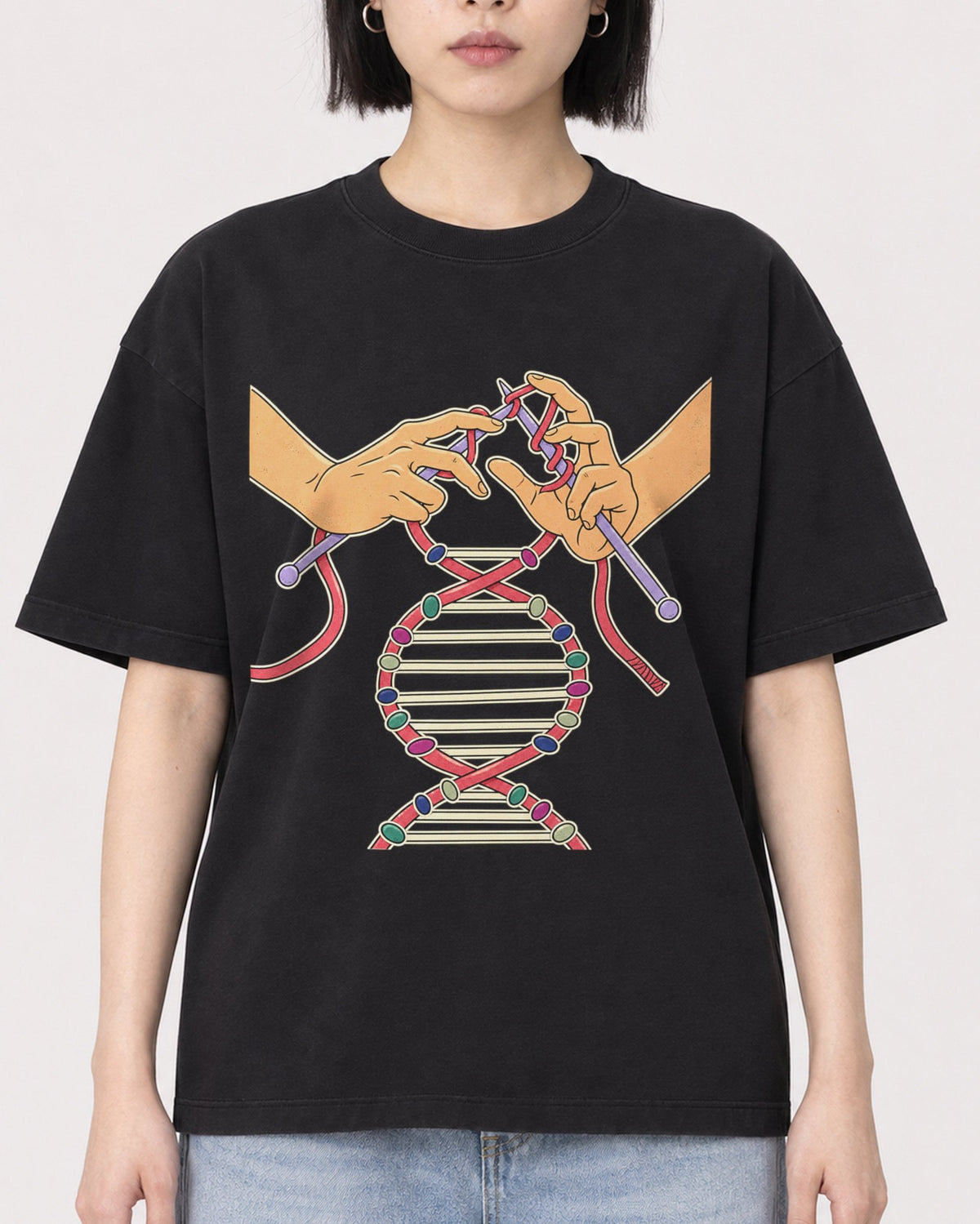 Mockup Boxy Heavyweight Tee Black female close-up 11
