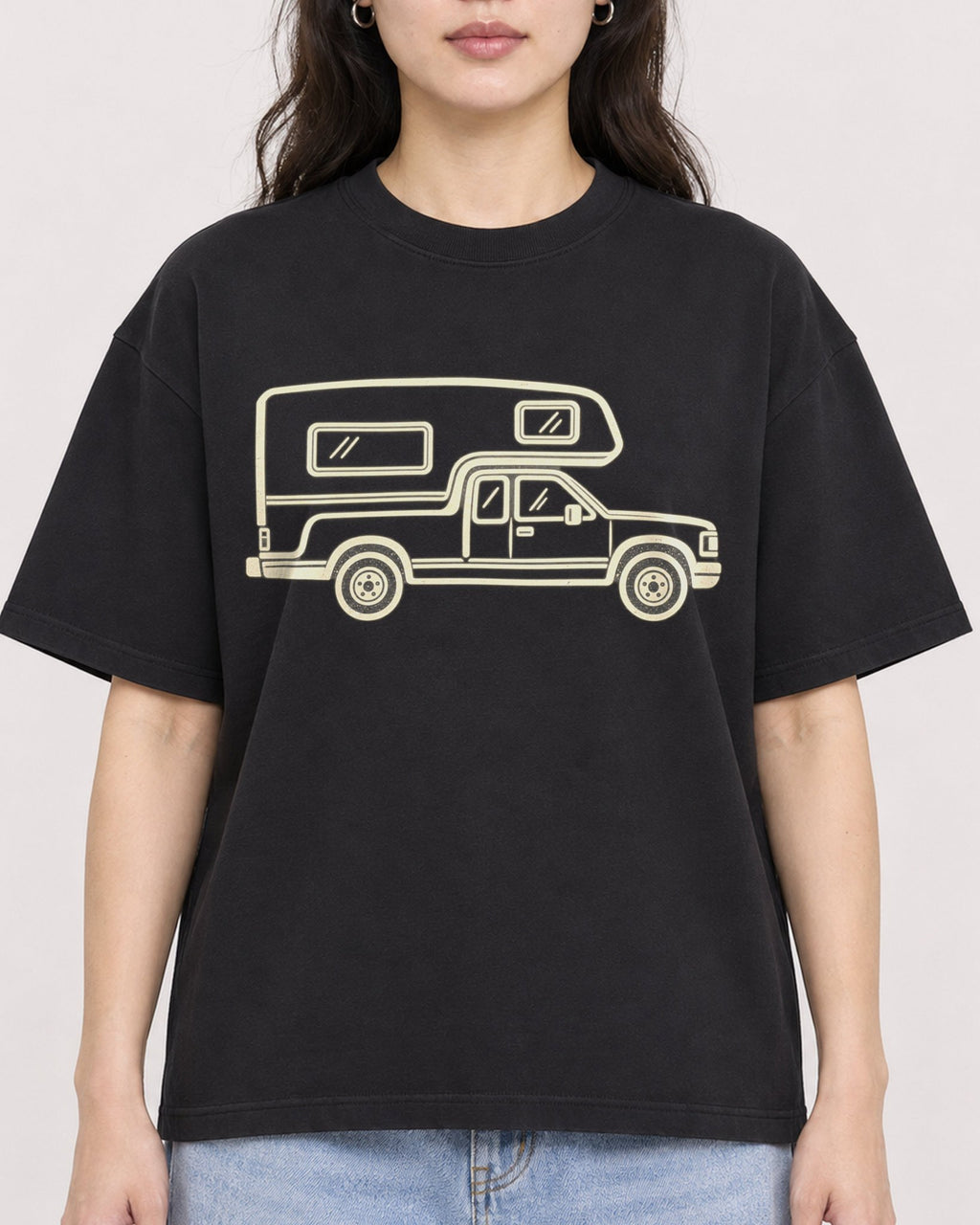 Mockup Boxy Heavyweight Tee Black female close-up 03