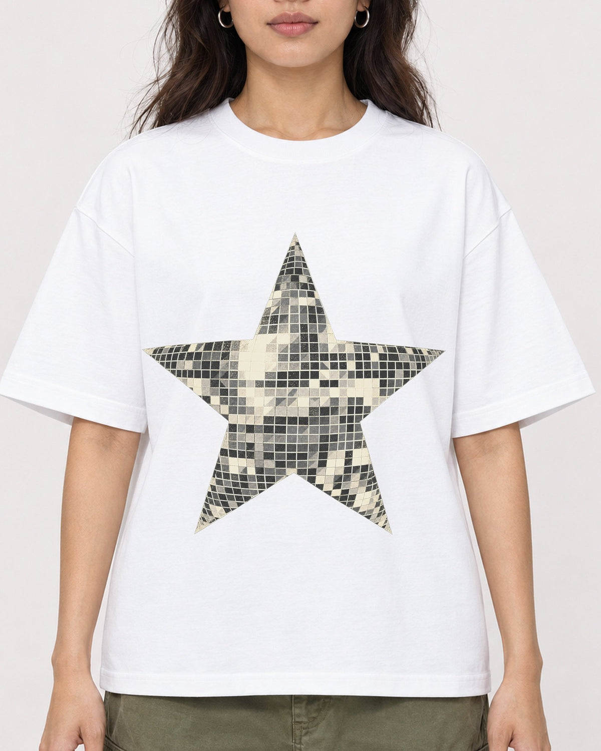 Mockup Boxy Heavyweight Tee White female close-up 02