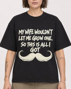 Mockup Boxy Heavyweight Tee Black female close-up 18