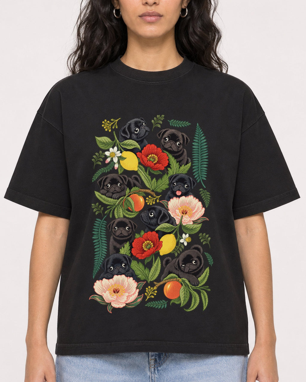 Mockup Boxy Heavyweight Tee Black female close-up 07